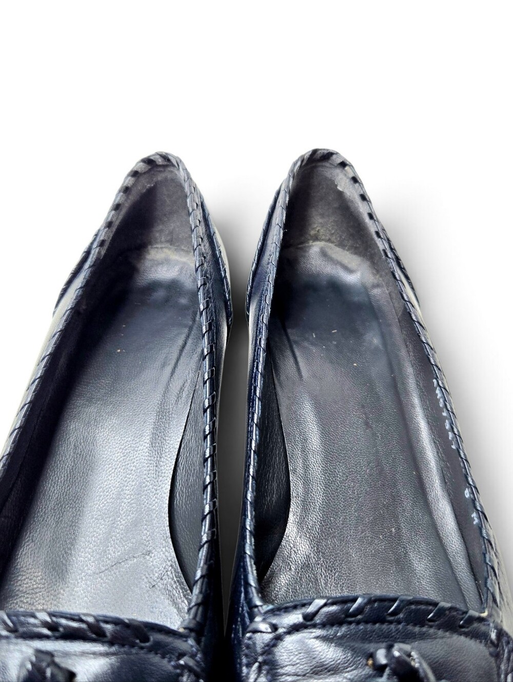 Stuart Weitzman Barclo Navy Pumps. 8M - Picture 11 of 16